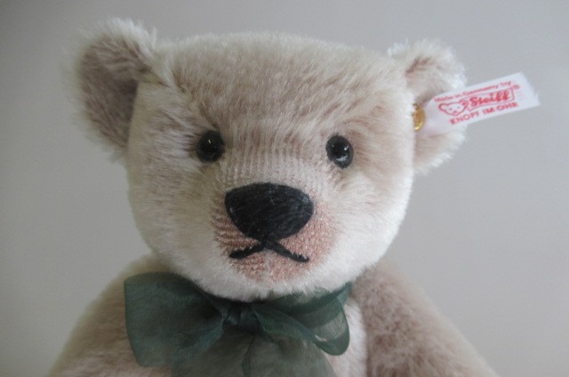 A Steiff Perfekt bear Image