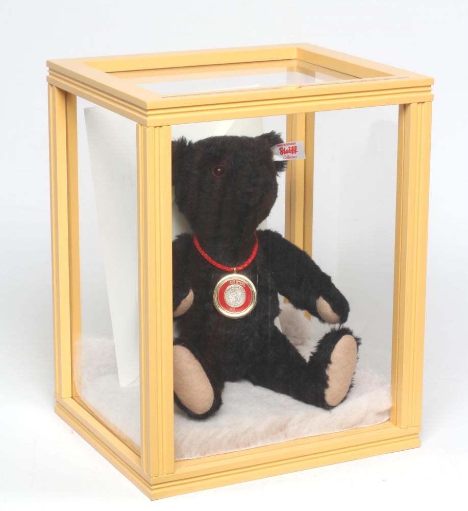 A Steiff RMS Titanic bear Image