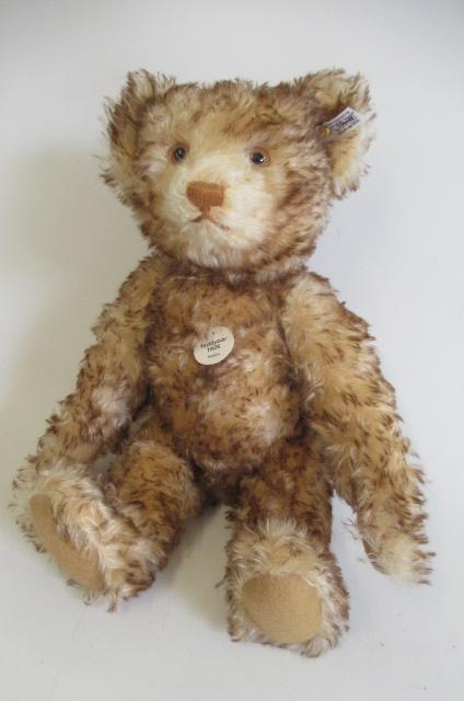 A boxed Steiff replica 1926 teddy Image