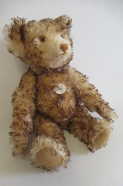 A boxed Steiff replica 1926 teddy Image