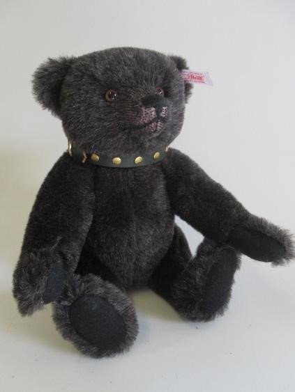 Two boxed Steiff bears Image