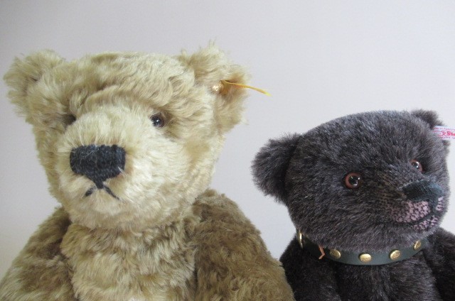 Two boxed Steiff bears Image