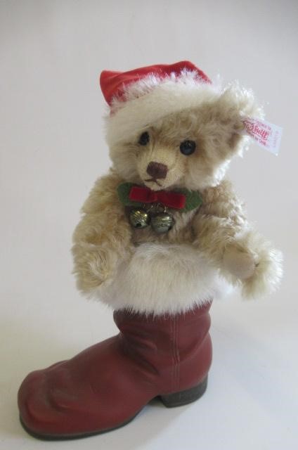 Four Christmas Steiff bears Image