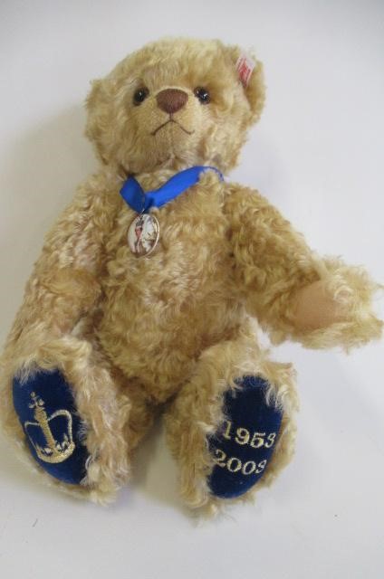 Three boxed Steiff Royal edition teddy bears Image