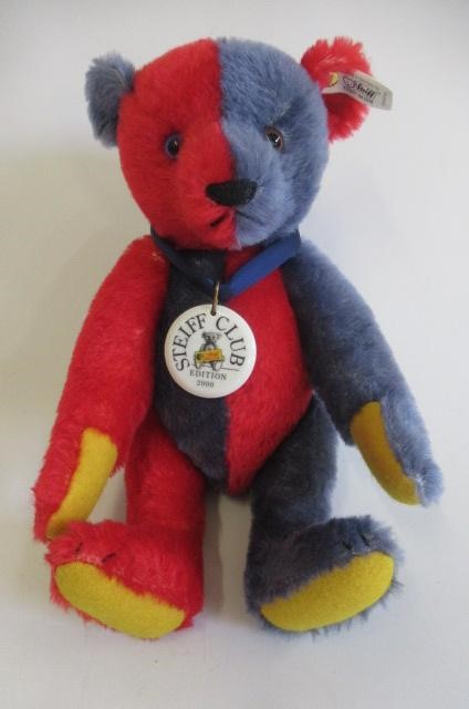 Two boxed Steiff bears Image