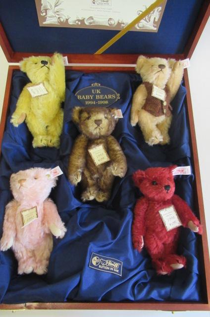 A boxed Steiff set Image