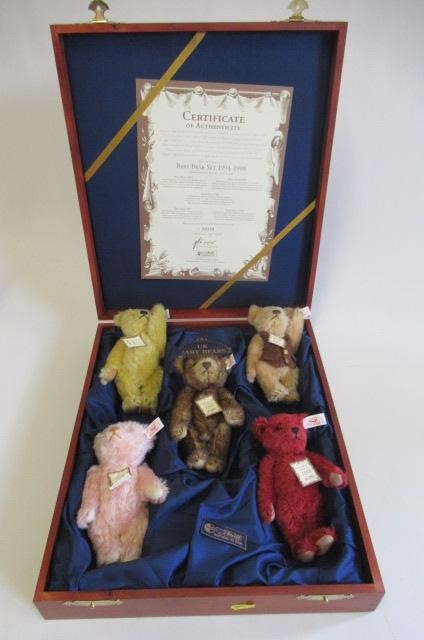A boxed Steiff set Image