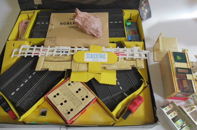 Early Triang Scalextric motor racing set G.P.3 Image