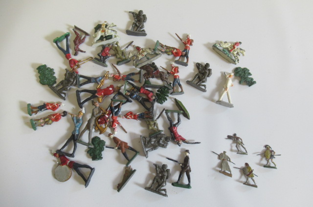 Flats and semi-flat soldiers including bands man and WW1 figures Image
