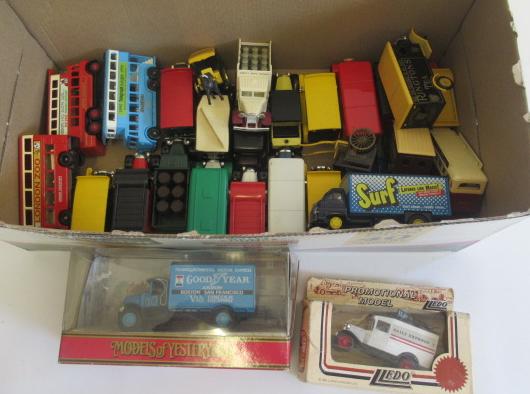 Unboxed Lledo Days Gone and Yesteryear vehicles and two boxed items Image