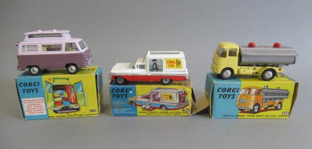 Corgi 424 Ford Thames Airborne Caravan Image