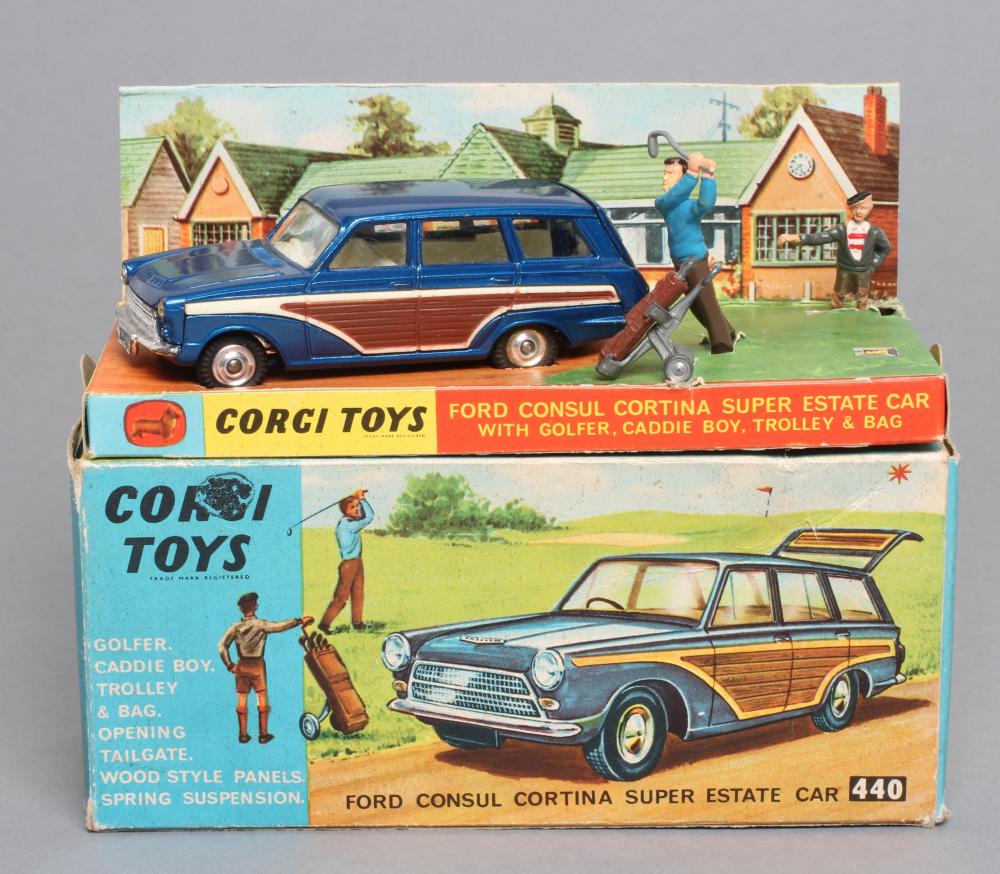 Corgi 440 Ford Consul Estate Car with Golfer and Caddie Boy Image
