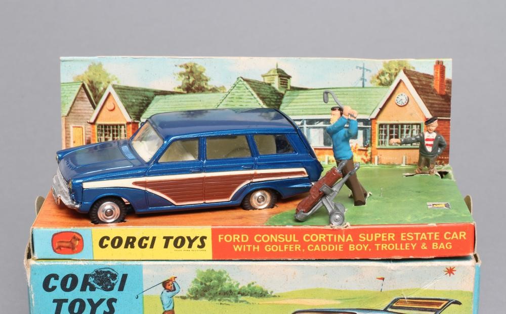 Corgi 440 Ford Consul Estate Car with Golfer and Caddie Boy Image