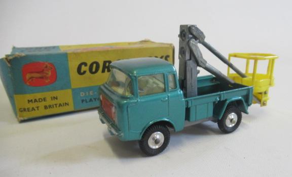 Corgi 478 Hydraulic tower wagon finished in green Image