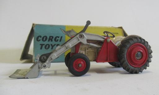Corgi 57 Massey Ferguson tractor with shovel Image