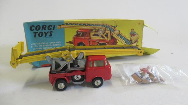 Corgi 64 Jeep F.C. 150 with Conveyor Loader Image