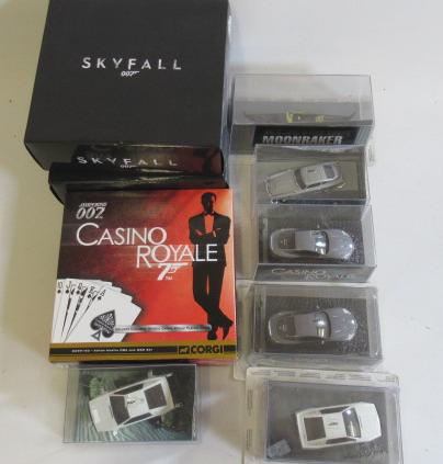 Corgi James Bond Royal Set with cards Image