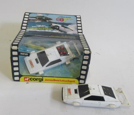 Corgi James Bond Lotus Espirit window box Image