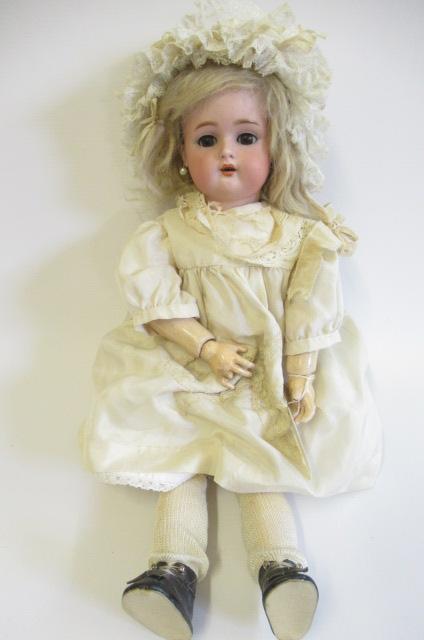A Kammer & Reinhardt bisque socket head doll Image