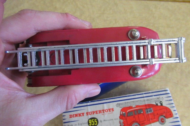 Dinky Fire Engines comprising 955 Fire Engine Image