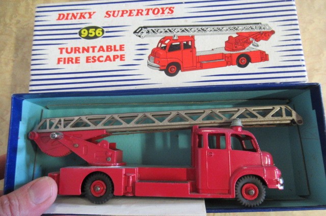 Dinky Fire Engines comprising 955 Fire Engine Image