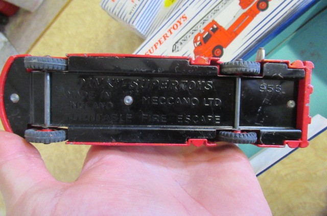 Dinky Fire Engines comprising 955 Fire Engine Image
