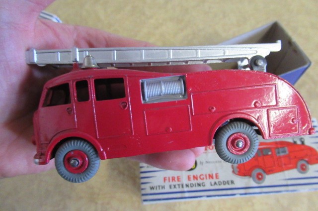 Dinky Fire Engines comprising 955 Fire Engine Image