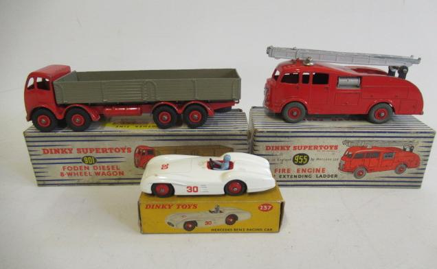 Dinky Super Toys 901 Foden Diesel eight wheel wagon red/brown Image