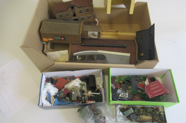 Trackside buildings and accessories including station Image