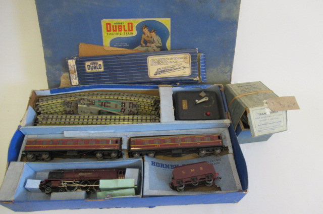 Hornby Dublo three rail passenger set with Duchess of Montrose and two coaches Image