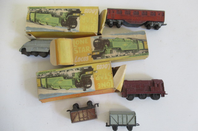 Lone Star OOO railways comprising two goods wagons Image