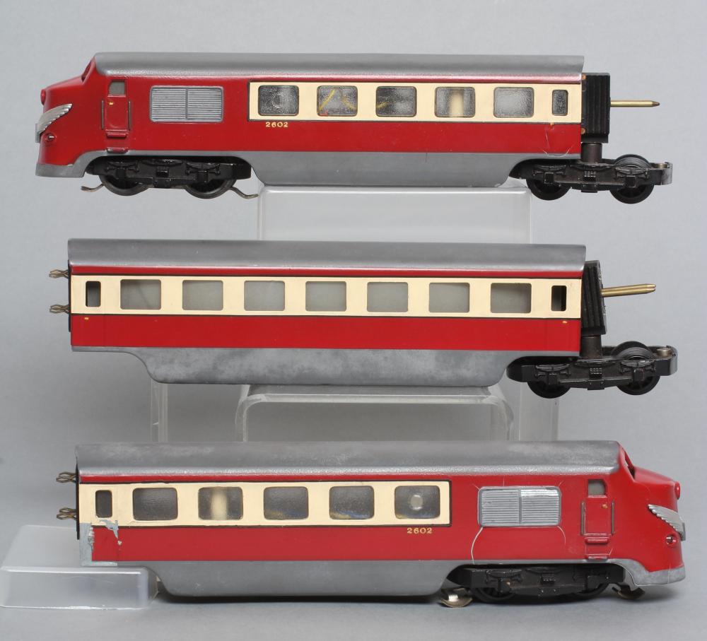 Trix Meteor Diesel Express three coach Set finished in red/cream Image