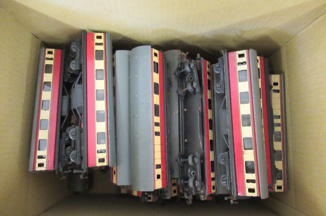 Unboxed Trix Twin B.R. short passenger coaches Image