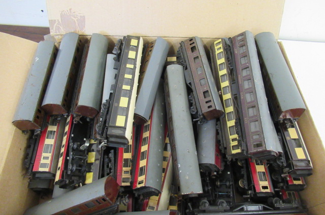 Unboxed playworn Trix Twin passenger coaches Image