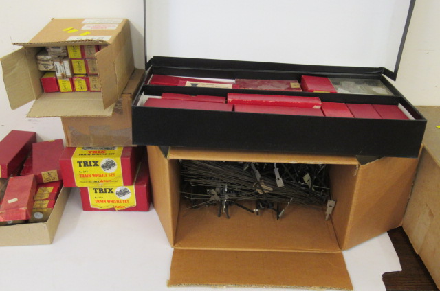 Trix Trackside accessories including loading hopper set Image