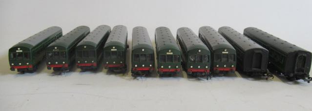 Unboxed Triang S.R. D.M.U.s comprising four power cars Image