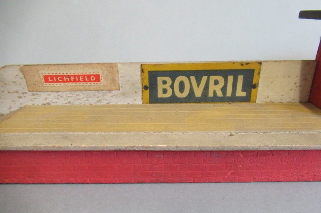 OO wooden station with platform and tin signs Image