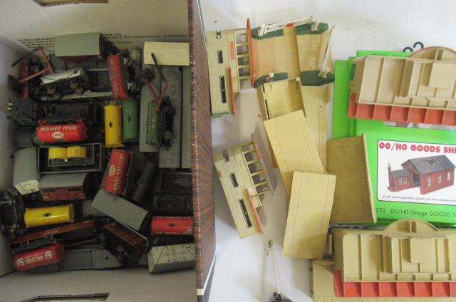 Playworn Hornby trains and accessories including station buildings Image