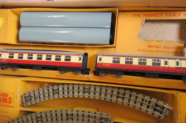Hornby Dublo wagons and trackside accessories including station island Image