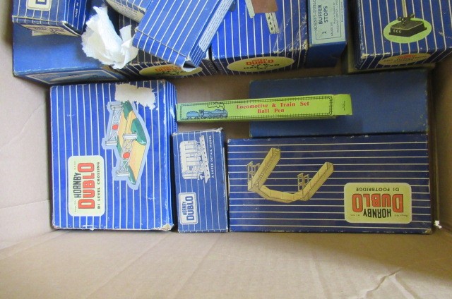 Hornby Dublo wagons and trackside accessories including station island Image