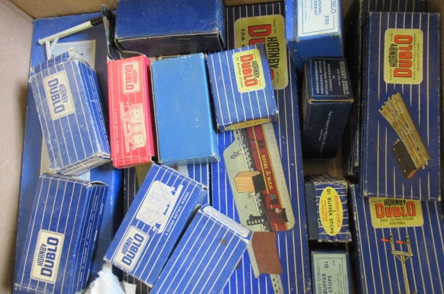 Hornby Dublo wagons and trackside accessories including station island Image