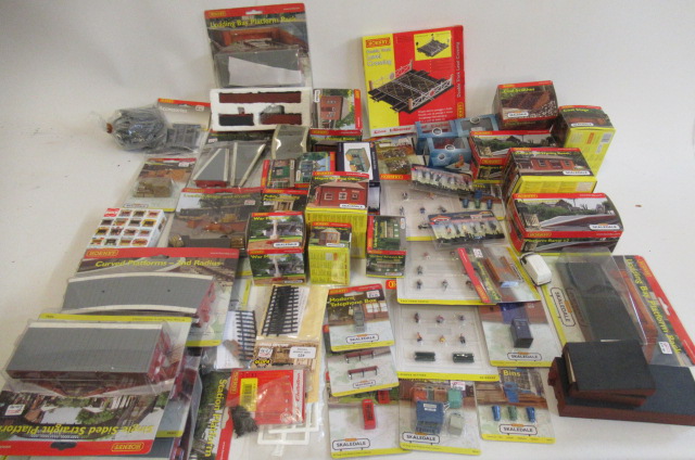 Hornby trackside accessories including Scaledale buildings Image
