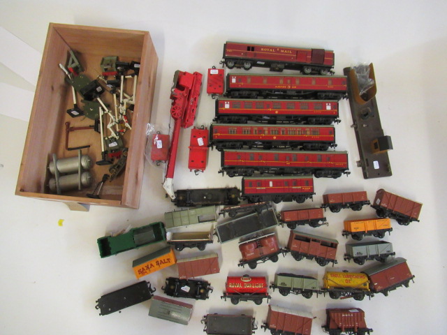Hornby Dublo rolling stock and accessories including six wheel passenger brake Image