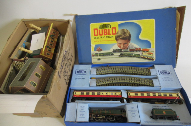 Hornby Dublo Passenger Set with Duchess of Montrose and B.R. coaches Image
