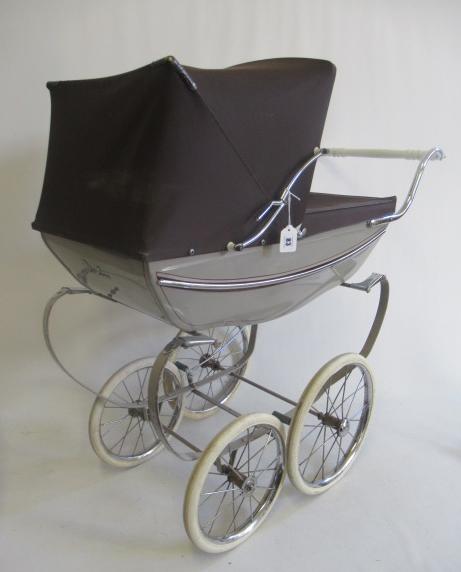 A Silver Cross doll's pram Image
