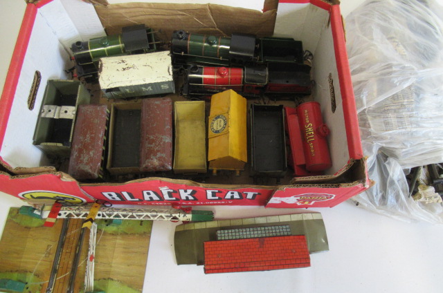 Unboxed postwar Hornby clockwork trains including Type 51 0-4-0 locomotive Image