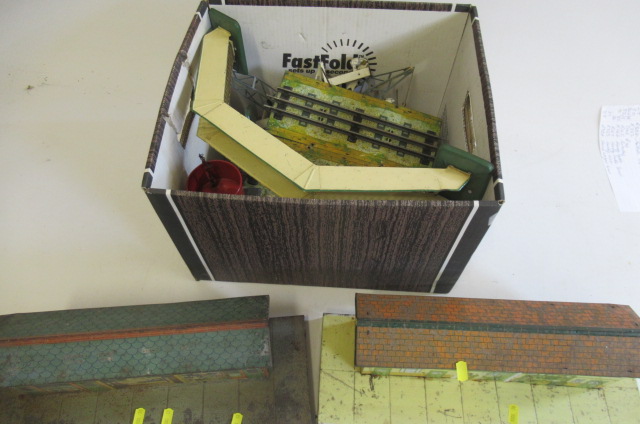 Playworn Hornby trackside accessories including station buildings Image
