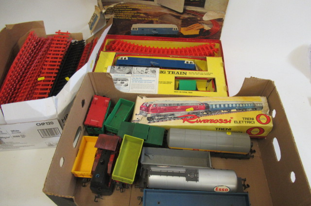 Triang Big Big Blue Flier Train Set with extra track and twelve goods wagons by Lima and Rivarossi Image