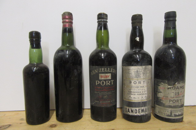 One bottle 1945 Sandeman & Co Image