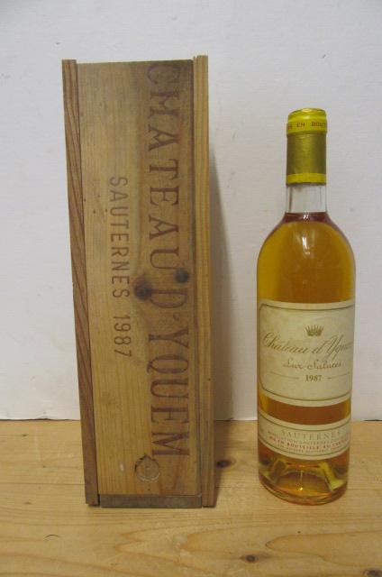 One bottle 1987 Chateau d'Yquem Lur-Saluces Sauternes Image